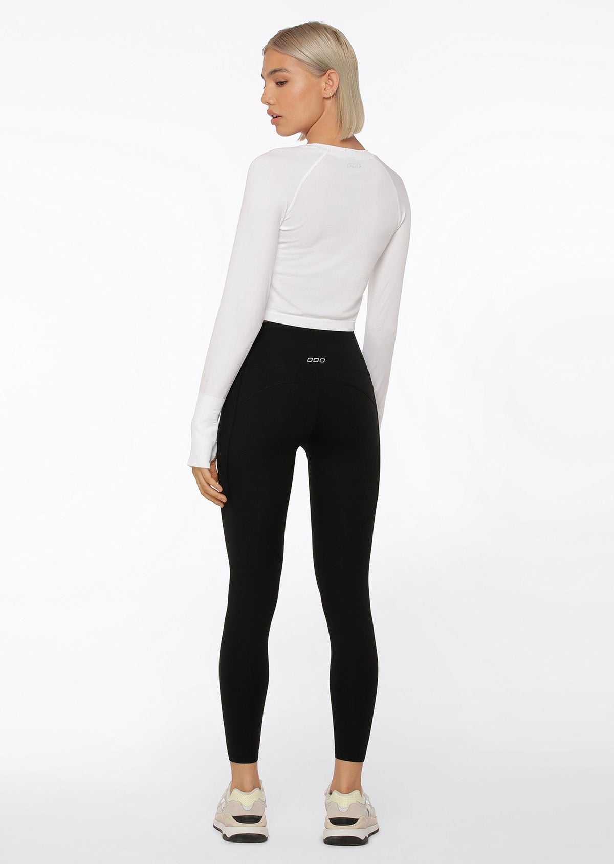 Dynamic Seamless Cropped Long Sleeve Top